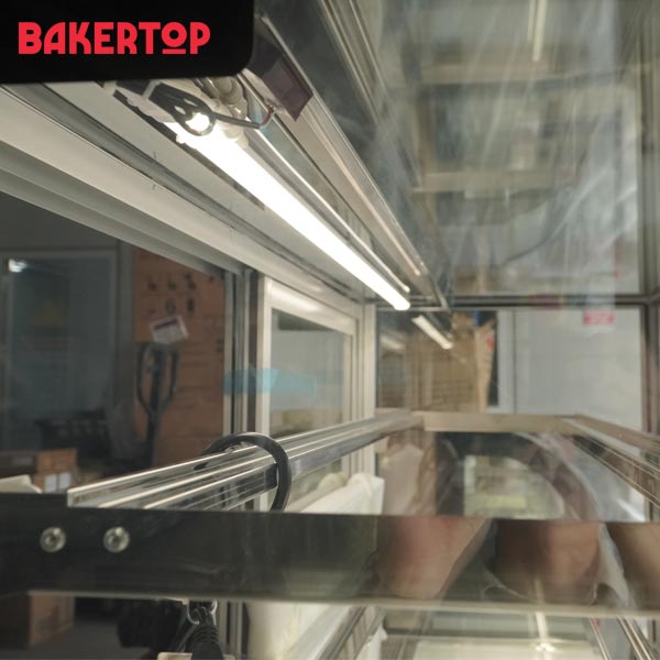 Tủ trưng bày bánh kính vuông 1m2 BAKERTOP BKRD1200