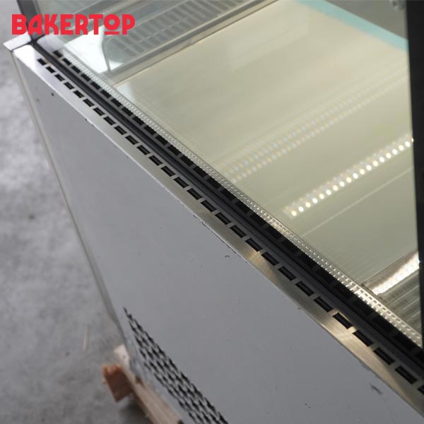 Tủ trưng bày bánh kính vuông 1m5 BAKERTOP BKRD1500